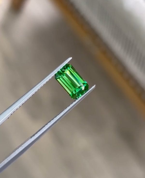 1.26ct of Top color Tsavorite Garnet - 图片 2